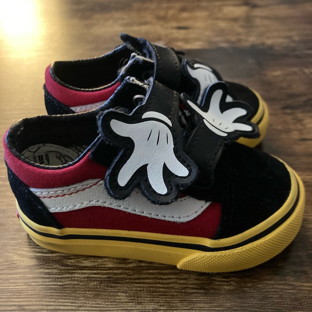 Vans x Disney Old Skool Mickey Mouse Hugs Velcro Toddler Sneaker